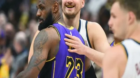 “太阳遭重创！兰德尔25分6板，爱德华兹下半场爆发，森林狼主场逆袭取胜”