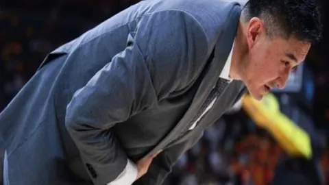 布鲁尔勇夺亚冬会男子短距离滑雪金牌，再获一金荣耀！